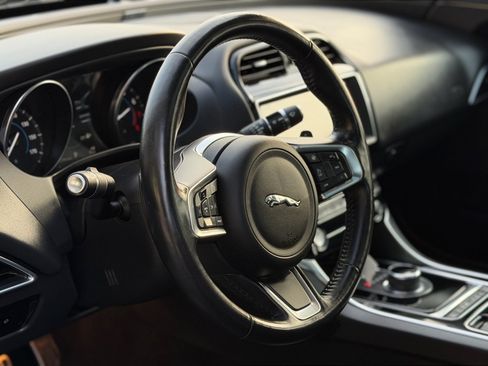 Used 2019 Jaguar XE Prestige AWD/4WD image 5