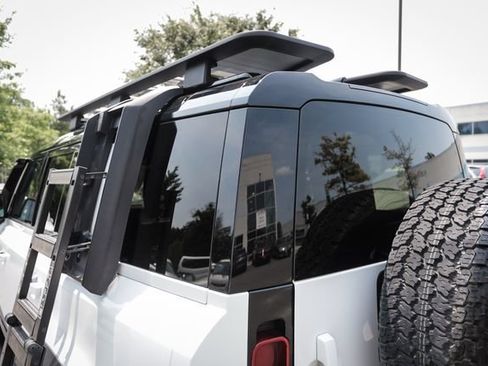 Used 2022 Land Rover Defender 110 X-Dynamic SE AWD/4WD image 69