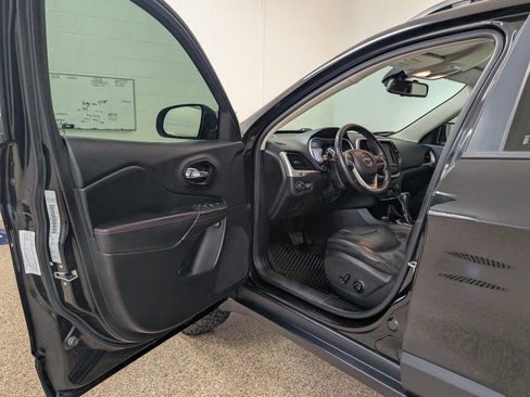 Used 2016 Jeep Cherokee Trailhawk w/ Leather Interior Group image 6