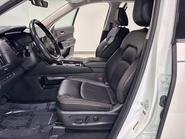 Used 2024 Nissan Pathfinder SL AWD/4WD image 16