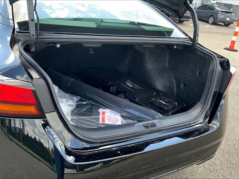 New 2025 Nissan Altima 2.5 SR w/ SR Premium Package image 17