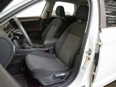 Used 2021 Volkswagen Jetta SE FWD image 19