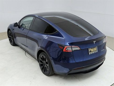Used 2021 Tesla Model Y Long Range image 17