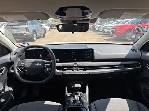Used 2025 Kia K4 FWD image 32