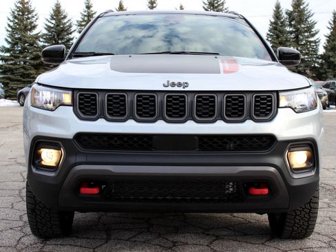 Used 2025 Jeep Compass Trailhawk image 5