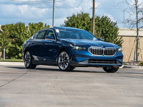 New 2026 BMW i5 eDrive40 image 2