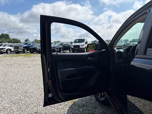 Used 2022 Chevrolet Colorado Z71 w/ Z71 Midnight Edition AWD/4WD image 22