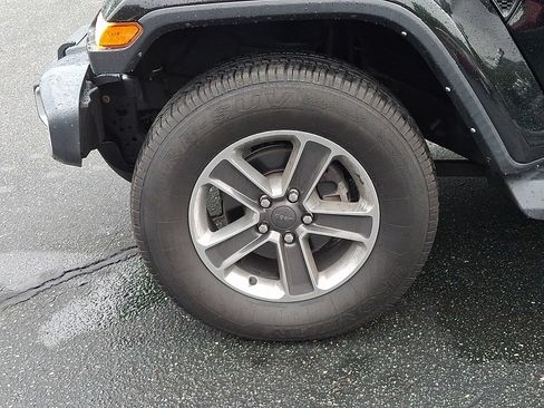 Used 2022 Jeep Wrangler Unlimited Sahara AWD/4WD image 8