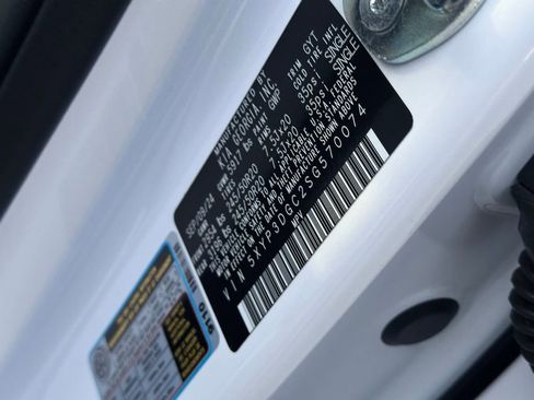 Used 2025 Kia Telluride EX w/ EX Captain's Chair Package image 23