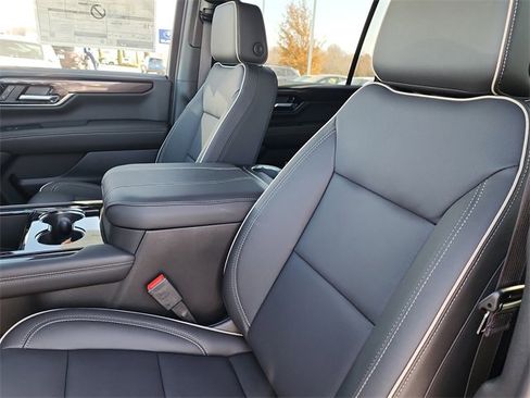 New 2026 GMC Yukon XL Elevation image 14