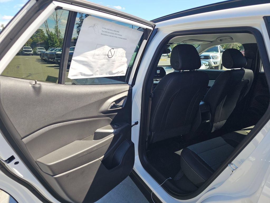 New 2026 Chevrolet Trax LT w/ Driver Confidence Package FWD image 19