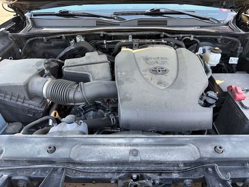 Used 2023 Toyota Tacoma SR5 AWD/4WD image 22