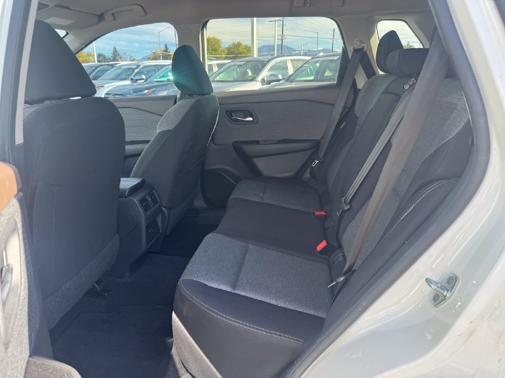 Used 2023 Nissan Rogue SV FWD image 4