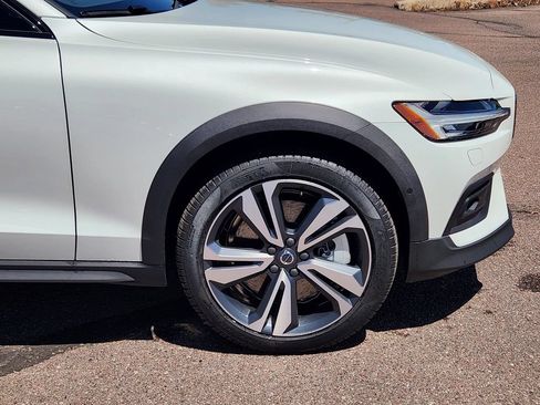 New 2026 Volvo V60 B5 Cross Country Plus w/ Climate Package AWD/4WD image 29