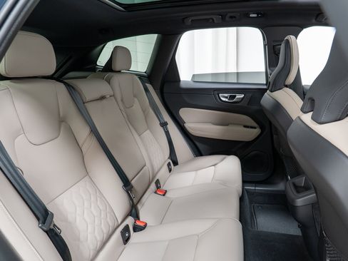 New 2026 Volvo XC60 B5 Plus w/ Climate Package image 24