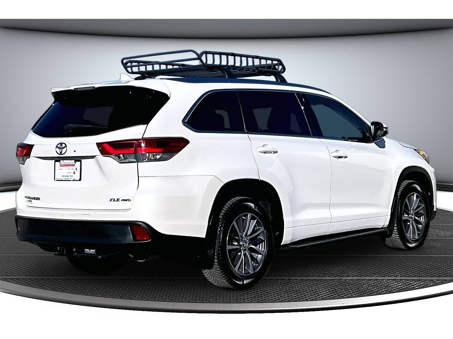 Used 2017 Toyota Highlander XLE w/ Carpet Mat Package AWD/4WD image 18
