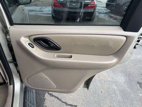 Used 2001 Ford Escape XLT image 22