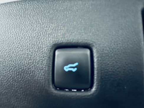 Used 2025 Ford Escape ST-Line Select AWD/4WD image 39