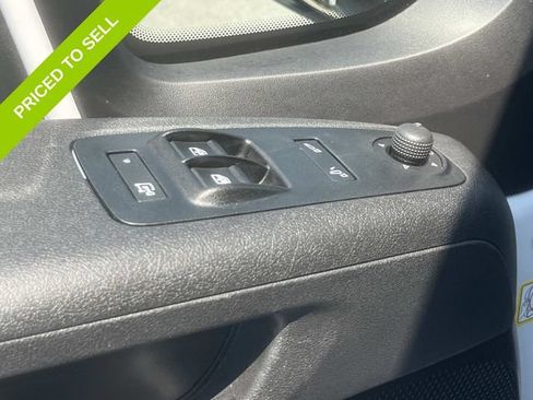 Used 2025 RAM ProMaster 2500 w/ Convenience Group FWD image 17