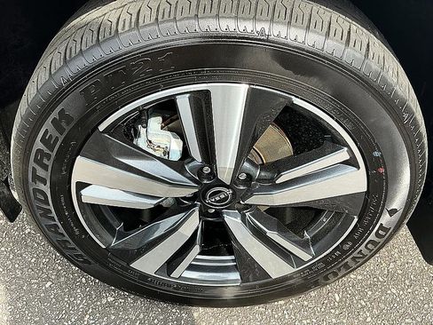 Certified 2025 Nissan Rogue SL image 9