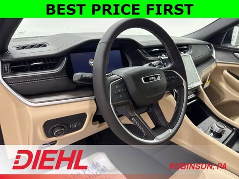 New 2025 Jeep Grand Cherokee Limited w/ Black Appearance Package image 22