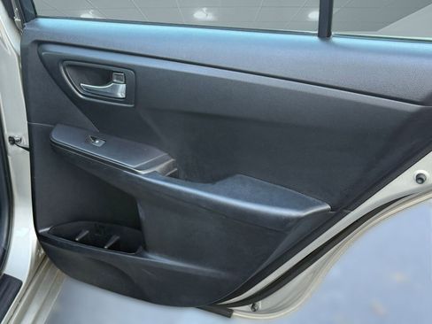 Used 2015 Toyota Camry LE image 21