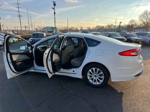 Used 2018 Ford Fusion S image 15