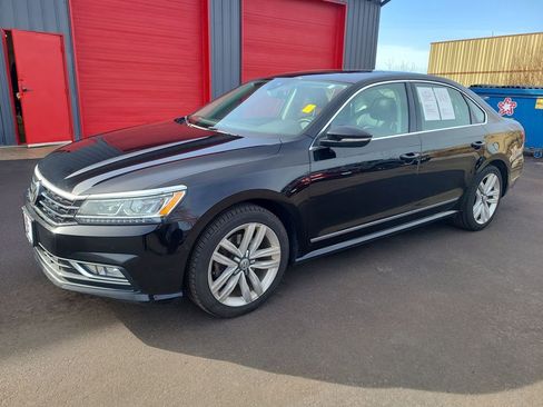 Used 2016 Volkswagen Passat 1.8T SEL Premium image 4