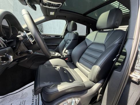 Certified 2026 Porsche Macan AWD/4WD image 14