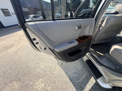 Used 2006 Toyota Highlander Limited AWD/4WD image 40