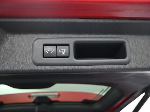 Used 2025 Toyota Sequoia Platinum AWD/4WD image 19