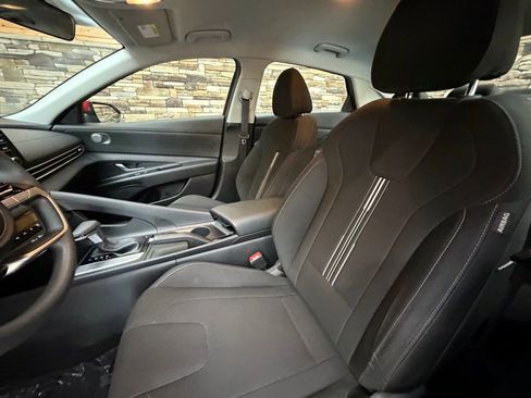 Certified 2023 Hyundai Elantra SEL w/ Preferred Accessory Package image 11