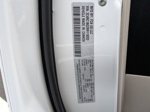 Used 2024 Chrysler Pacifica Touring-L image 35