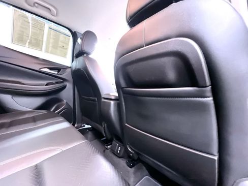 Used 2021 Buick Encore GX Essence FWD image 40