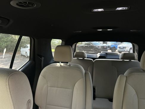 Used 2022 Chevrolet Traverse LT FWD image 28