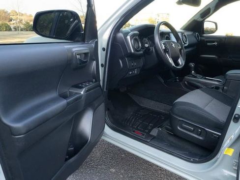 Used 2023 Toyota Tacoma TRD Off-Road image 15