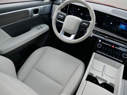 Used 2025 Hyundai Santa Fe Limited image 9