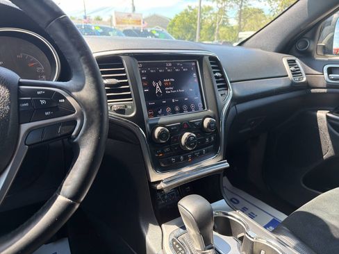 Used 2018 Jeep Grand Cherokee Altitude AWD/4WD image 20
