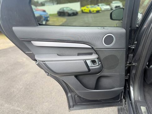 Used 2024 Land Rover Discovery Dynamic SE image 25