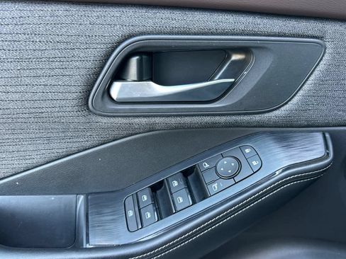 Used 2021 Nissan Rogue SV FWD image 13