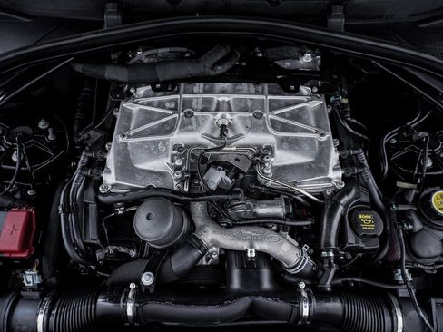 Used 2025 Jaguar F-PACE SVR image 32