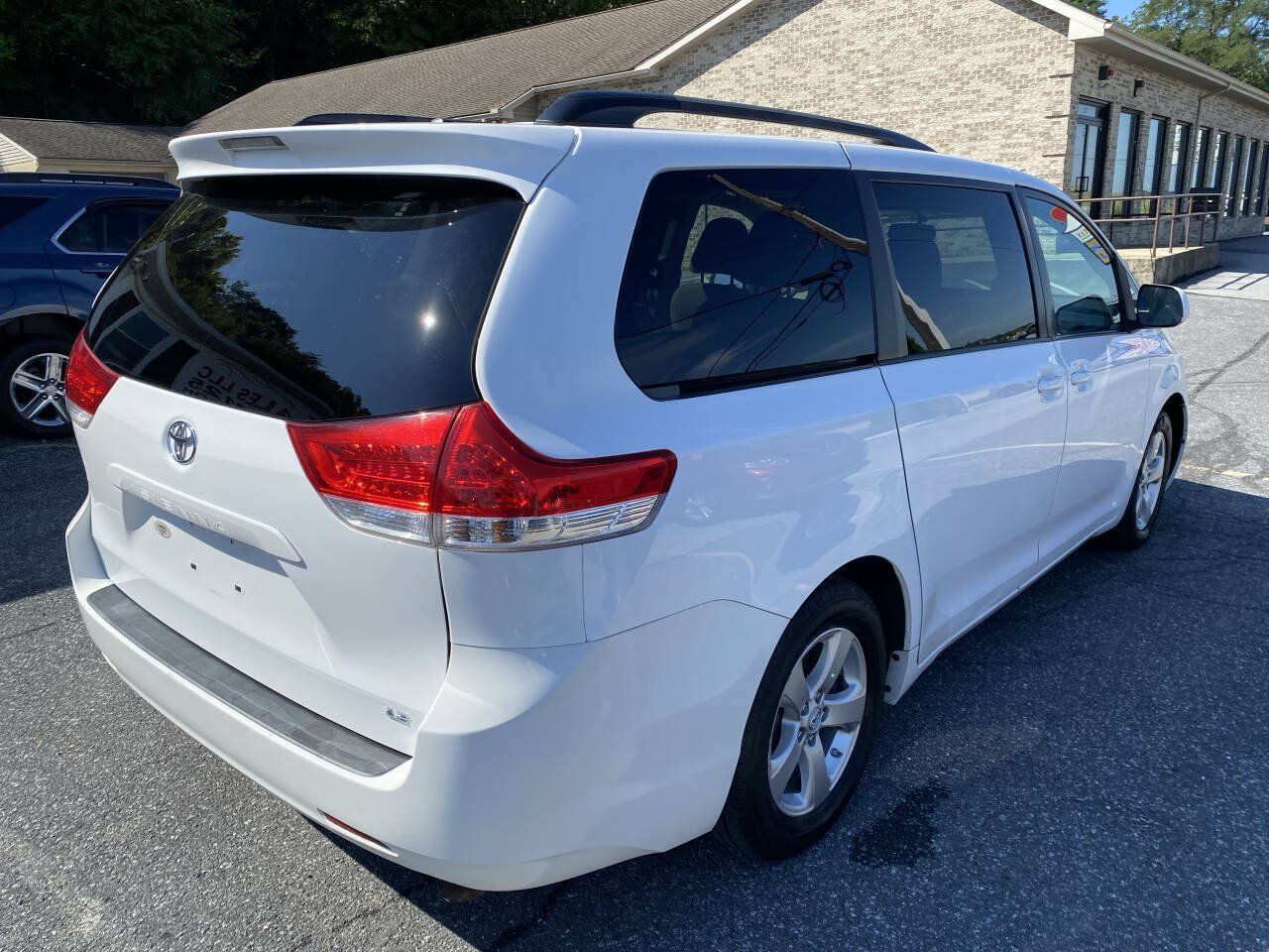 Used 2014 Toyota Sienna LE FWD image 5