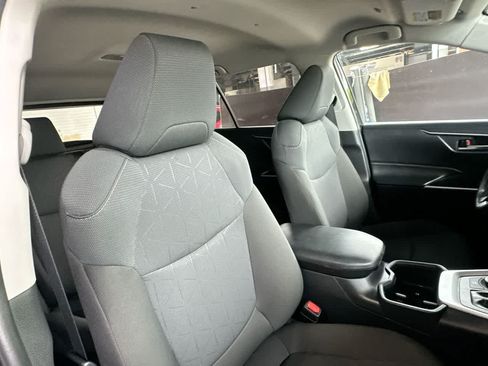 Used 2025 Toyota RAV4 XLE AWD/4WD image 27