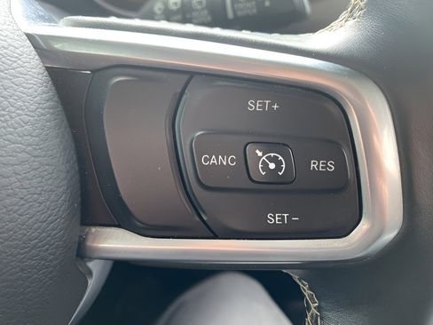 Used 2019 Jeep Wrangler Unlimited Sahara w/ Cold Weather Group image 14