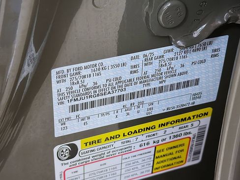 Used 2025 Ford Expedition Tremor AWD/4WD image 47