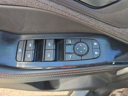 Used 2023 Nissan Rogue SV image 27
