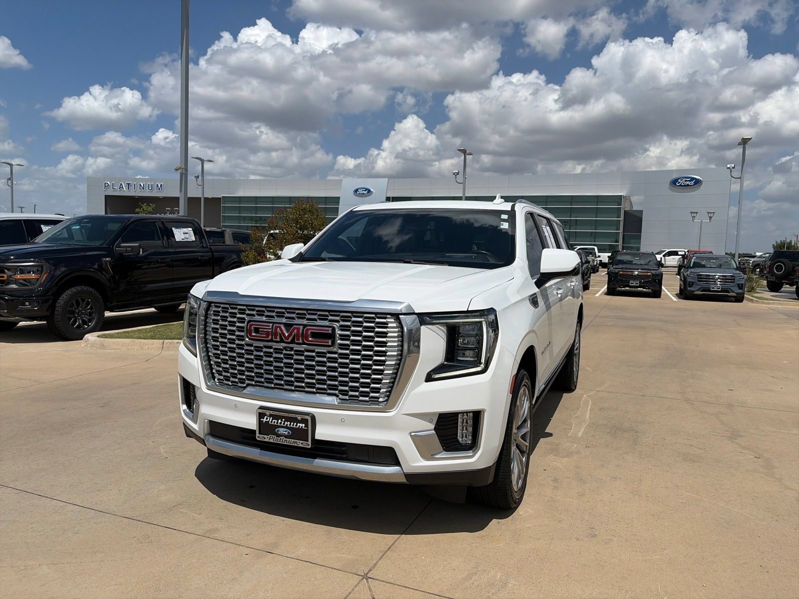 Used 2023 GMC Yukon XL Denali RWD image 29