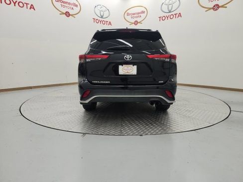 Used 2023 Toyota Highlander XSE FWD image 7