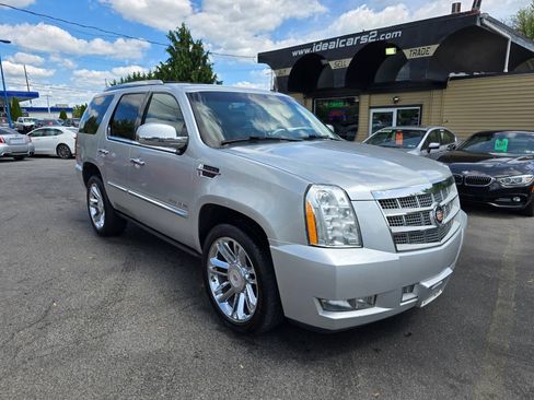 Used 2014 Cadillac Escalade Platinum AWD/4WD image 1