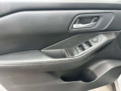 Used 2025 Nissan Rogue SV AWD/4WD image 15
